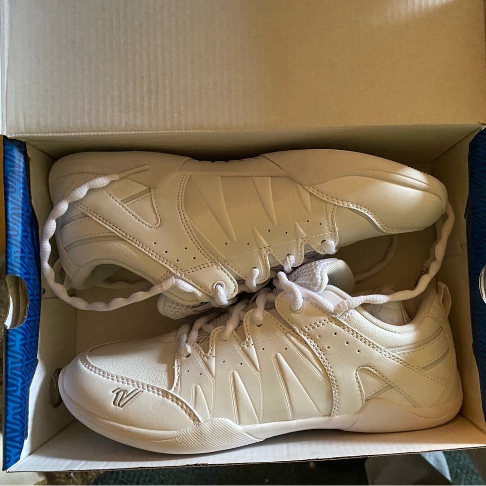 Varsity cheerleading shoes